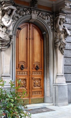door (9)